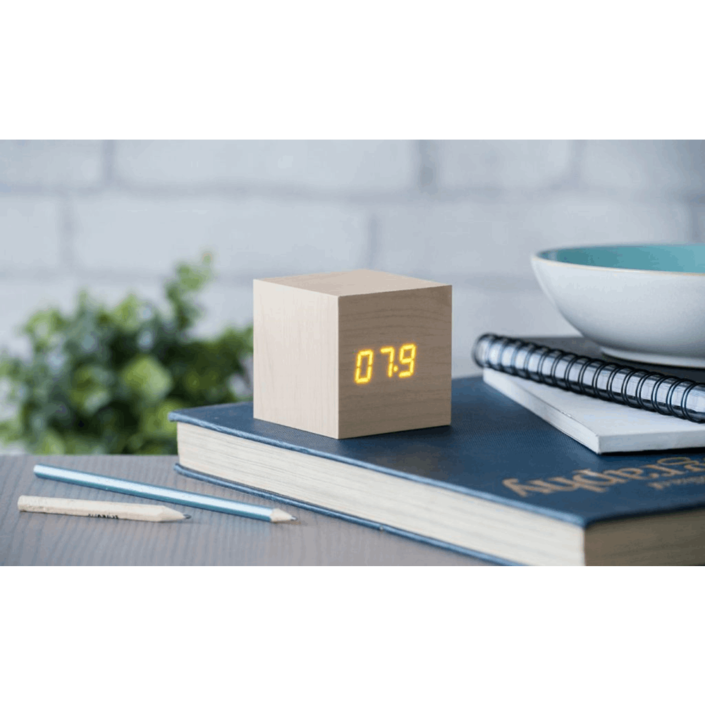 GINGKO WOODEN CUBE CLICK CLOCK MAPLE/ORANGE LED GK08W18