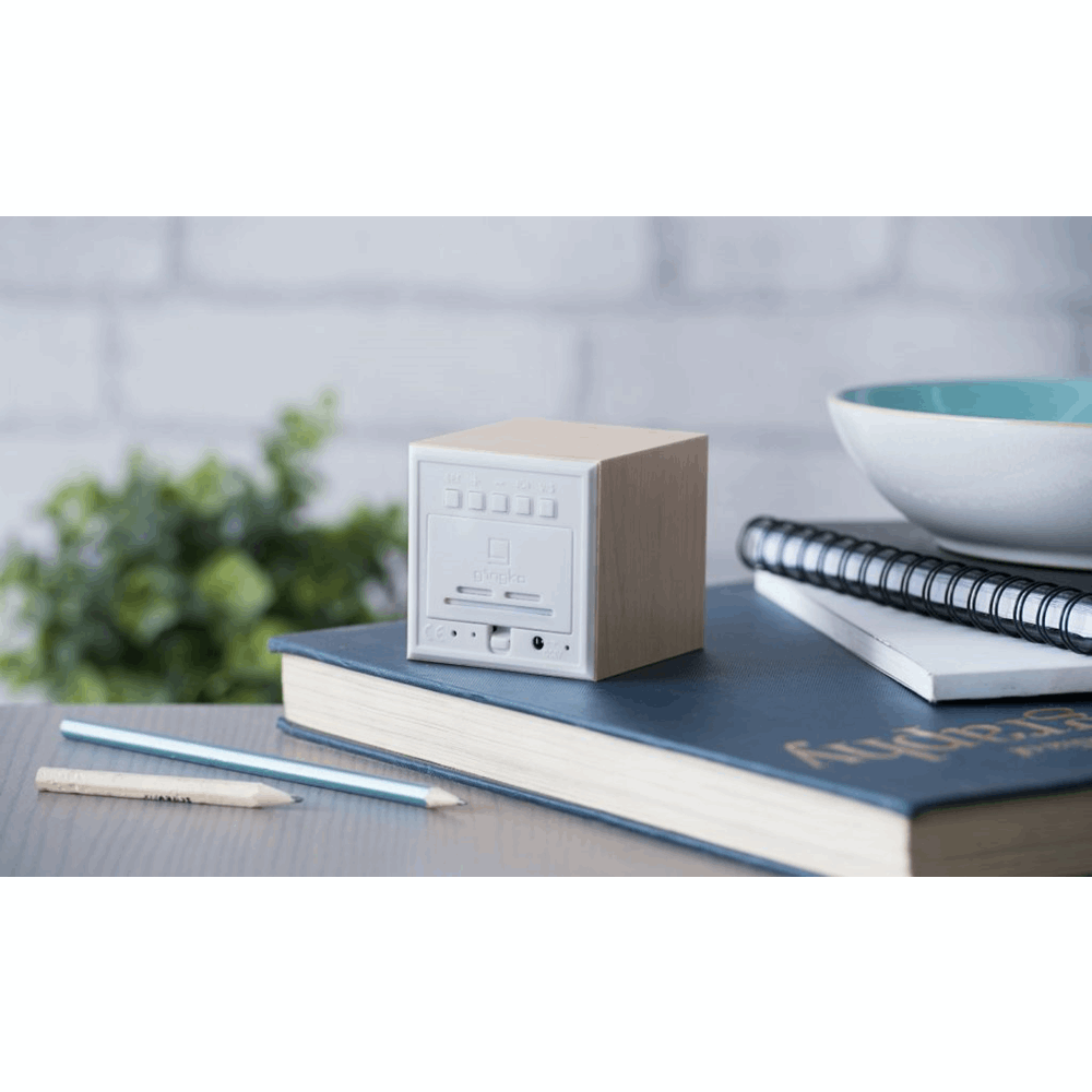 GINGKO WOODEN CUBE CLICK CLOCK MAPLE/ORANGE LED GK08W18