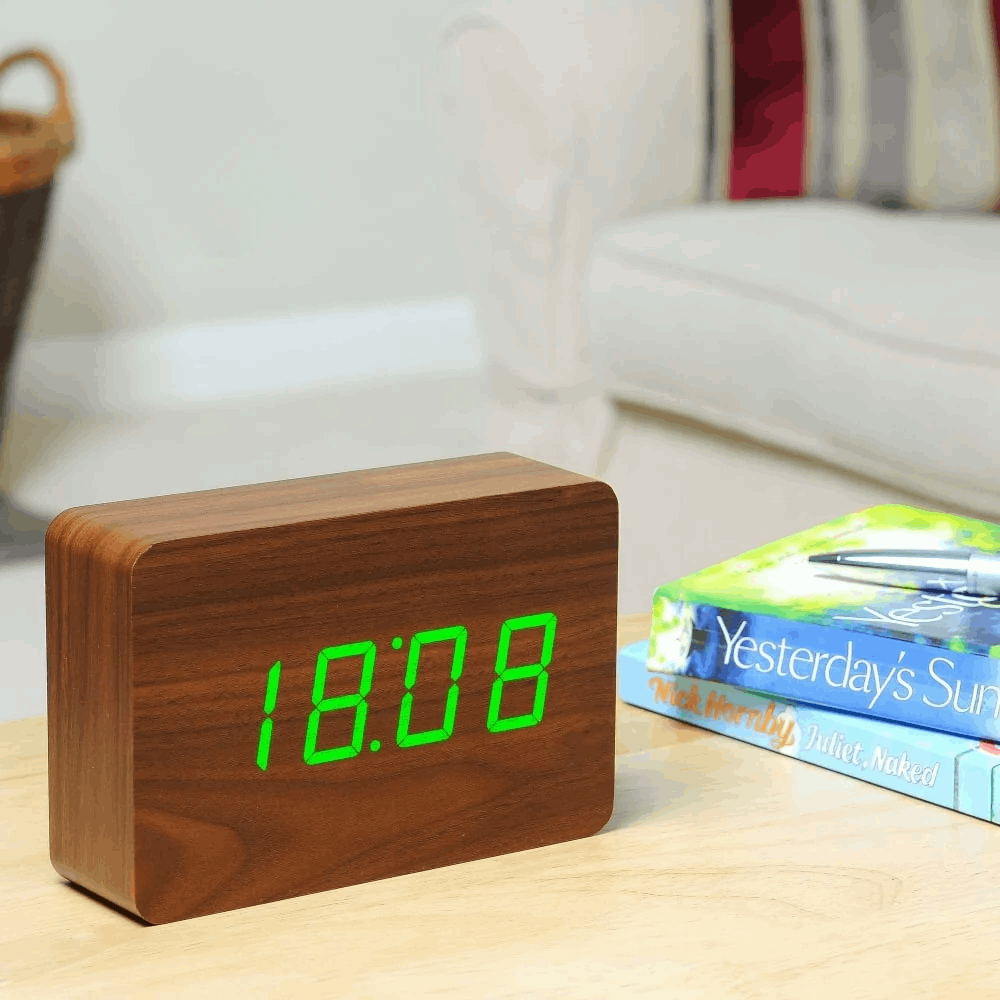 GINGKO BRICK CLICK CLOCK WALNUT/GREEN LED GK15G8