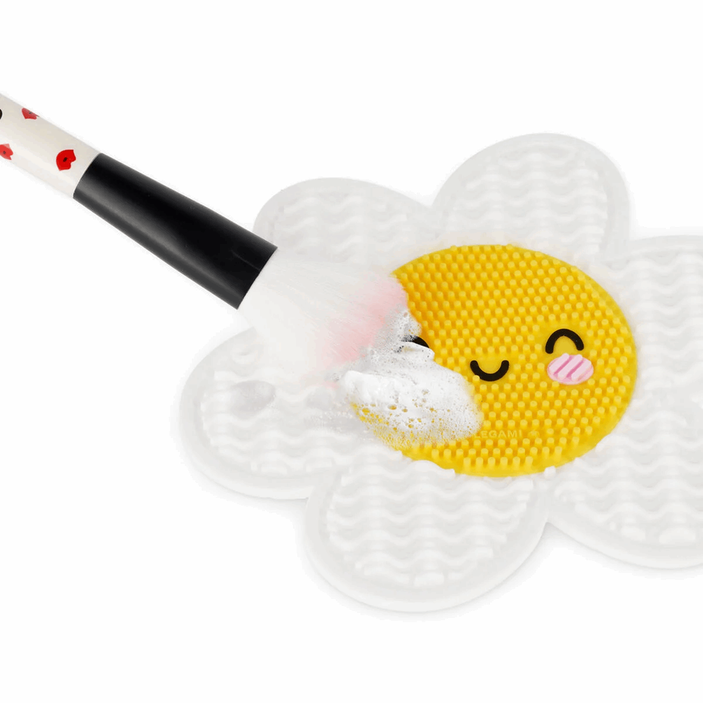 LEGAMI PAD0003 BRUSH IT OFF!- MAKE UP BRUSH CLEANING PAD - DAISY