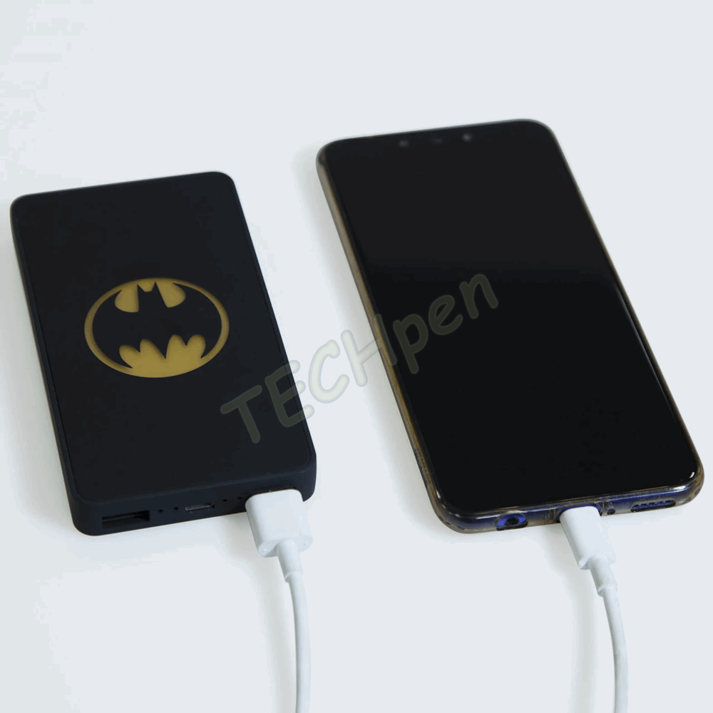 Lazerbuilt - Batman 6.000 mAh Light-Up Power Bank - Batman Logo PBBM-6LI-BATLOGO